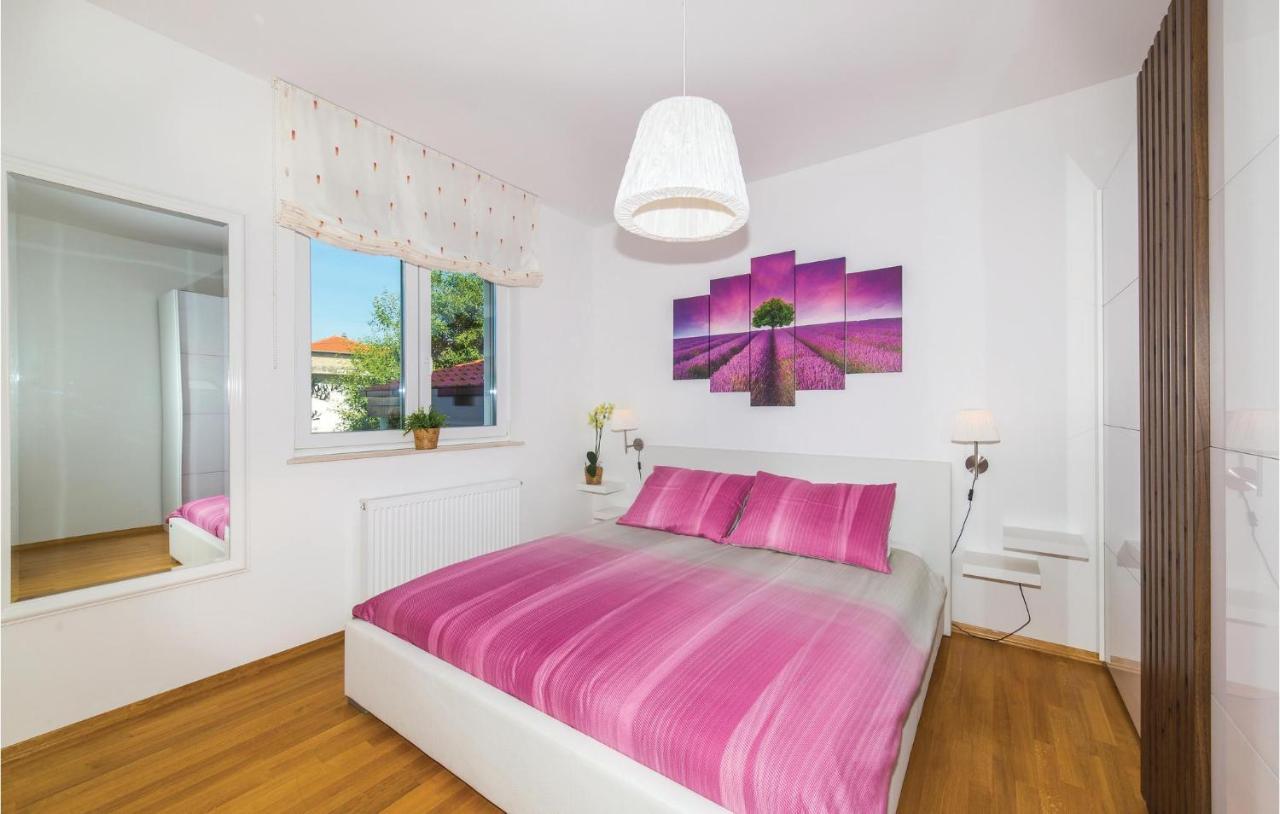 1 Bedroom Stunning Apartment In Kastel Gomilica Каштела Экстерьер фото