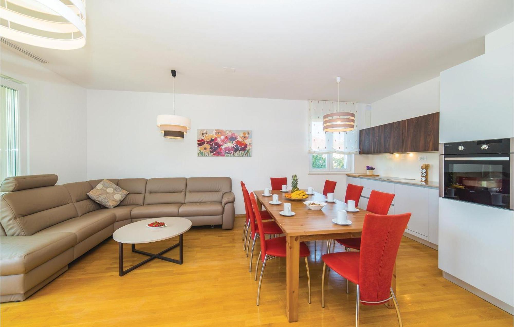 1 Bedroom Stunning Apartment In Kastel Gomilica Каштела Экстерьер фото